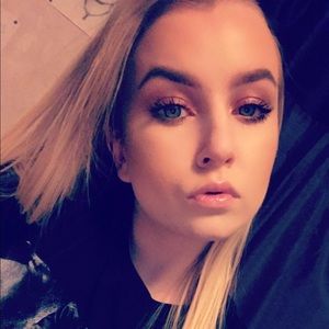 Meet your Posher, Alexis